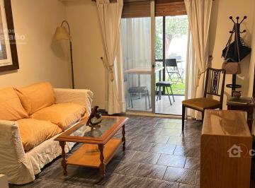 Casa · 145m² · 6 Ambientes · 1 Cochera · Exc. Dúplex 6 Amb. con Garaje, Jardín y Parrilla