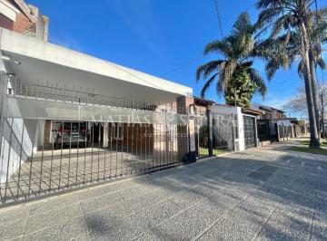 Casa · 222m² · 4 Ambientes · 3 Cocheras · Venta - Casa 4 Ambientes con Gran Parque en Ituzaingó