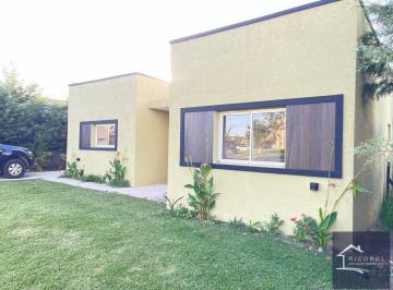 Casa · 140m² · 4 Ambientes · 2 Cocheras · Casa en Santa Elena