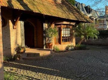 Casa · 350m² · 10 Ambientes · 2 Cocheras · Casa en Venta de 4 Dorm. en Las Lomas de San Isidro