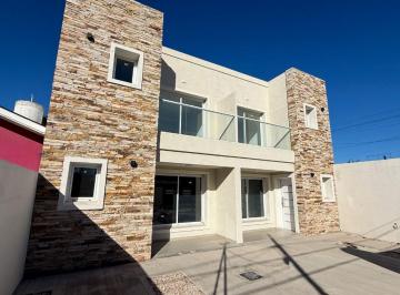 Casa · 91m² · 3 Ambientes · 1 Cochera · Venta Casa PH 3 Ambientes a Estrenar Punta Mogotes