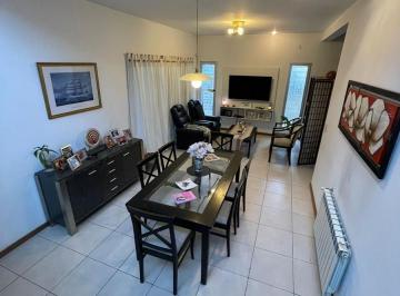 Casa · 220m² · 13 Ambientes · 2 Cocheras · Arguello - Casa en Venta - Excelente Estado - Ferente Colegio La Salle