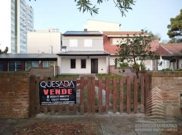 Casa · 80m² · 4 Ambientes · 1 Cochera · Casa en PH Totalmente Refaccionada a Nuevo con Estilo Moderno en Costa Azul.