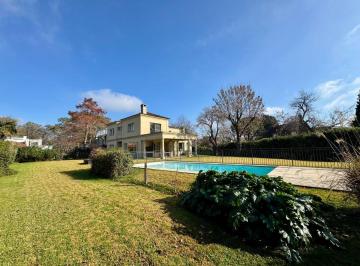 Casa de 9 ambientes, Tigre · Casa de 1200 m² con 4 Dorm. en Venta en Newman Club
