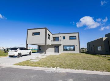 Casa de 4 ambientes, Presidente Perón · Moderna Residencia a Estrenar con Piscina y Master Suite en El Rebenque Canning
