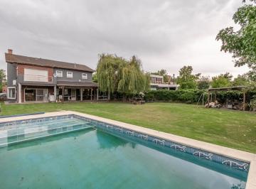 Casa · 210m² · 5 Ambientes · 4 Cocheras · Venta Casa con Pileta - Estancias del Pilar, Barrio Champagnat Apto Credito