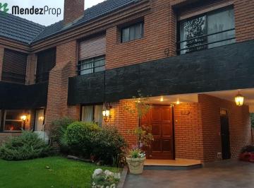 Casa · 306m² · 6 Ambientes · 4 Cocheras · Casa en Venta