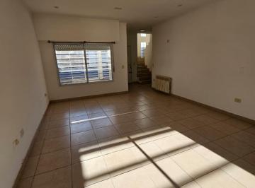 Casa · 98m² · 4 Ambientes · 1 Cochera · Hermoso Duplex en Alquiler Macrocentro
