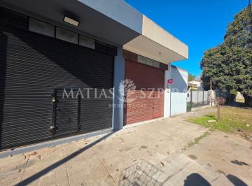 Casa · 75m² · 3 Ambientes · 1 Cochera · Casa en Ituzaingó con Locales Comerciales