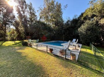 Casa · 184m² · 6 Ambientes · 4 Cocheras · Casa en golfer'S