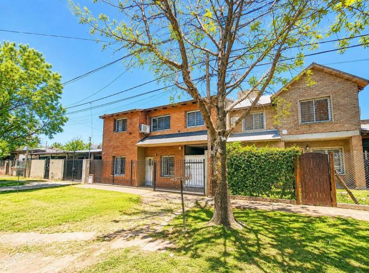 Casa · 183m² · 9 Ambientes · 4 Cocheras