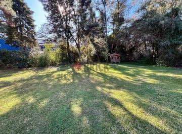 Terreno · 800m² · 6 Ambientes · 4 Cocheras · Casa en golfer'S