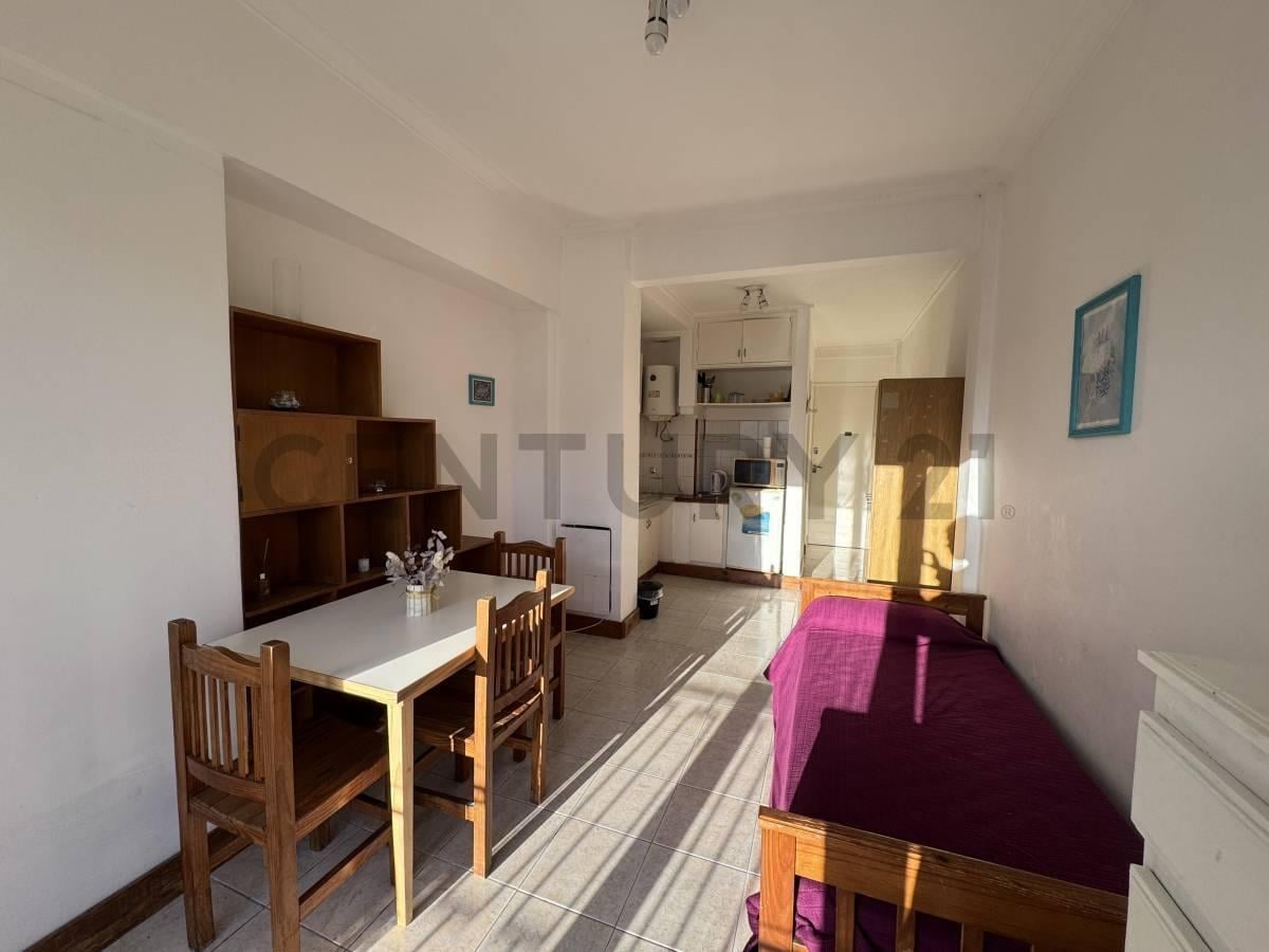 Monoambiente 24m² en 7° piso, Plaza Colón — Luminosa y semireciclada