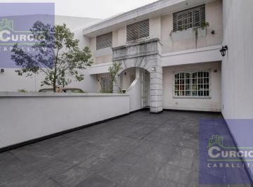 Casa · 215m² · 4 Ambientes · 2 Cocheras · Casa en Flores