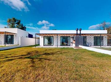 Casa · 95m² · 5 Ambientes · 2 Cocheras · Casa en Venta en City Bell