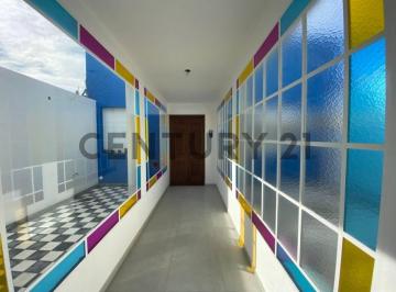 Casa · 280m² · Casa de Estilo con 3 Dorm., Jardin y Patio en Venta