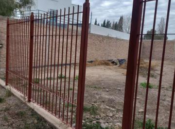 Terreno , Rodeo de la Cruz · Vende Lote! con Cierre y Rejas, Bº Buenos Vecinos.