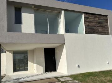Casa · 167m² · 4 Ambientes · 3 Cocheras · Casa en Alquiler Tres Dorm. Mas Dependencia