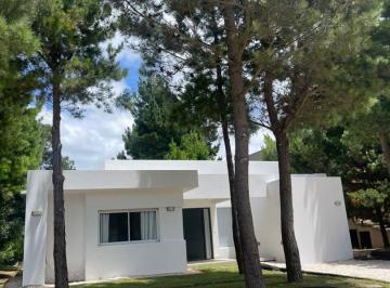 Casa · 150m² · 5 Ambientes · 1 Cochera · Casa en Alq. Temporario en Deportivo I, Costa Esmeralda, Costa Atlántica