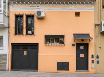 PH · 112m² · 4 Ambientes · 2 Cocheras · PH en Venta de 5 Ambientes con Patio y Parrilla en Chacarita