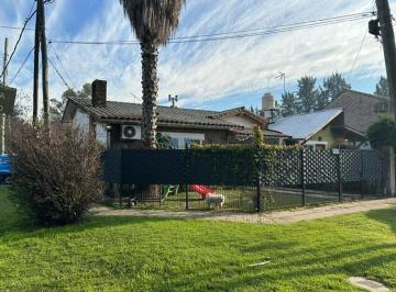 Casa · 77m² · 3 Ambientes · 1 Cochera · Chalet a La Venta en Don Torcuato