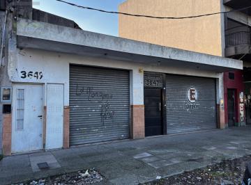 Bodega-Galpón · 300m² · Venta Galpón 300 m² Fondo con Parque Frente a La Ruta en Tablada