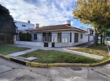 Casa · 104m² · 4 Ambientes · 1 Cochera · Gallo 1103 Esq. Capdevila 895 - Banfield Este