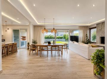 Casa · 194m² · 5 Ambientes · 5 Cocheras · Venta | Casa 3 Dorm. en Barrio Vistas | Puertos