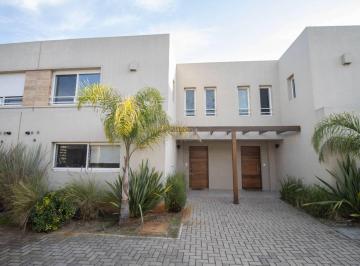 PH · 100m² · 4 Ambientes · 2 Cocheras · Alquiler Casa Carrasco Sur con Seguridad y Piscina