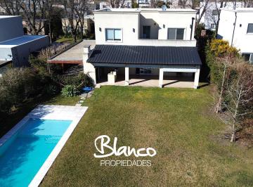Casa · 190m² · 5 Ambientes · 2 Cocheras · Casa en Venta en Pilar del Este, Barrio Santa Guadalupe, Pilar, G. B. a. Zona Norte