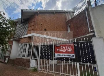 Casa · 60m² · 3 Ambientes · 1 Cochera · Departamento Dúplex en Alquiler en Lomas de Zamora, G. B. a. Zona Sur, Argentina