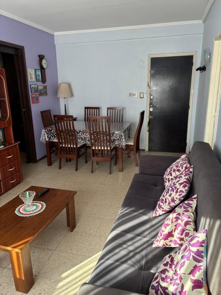 Departamento bien ubicado en zona comercial. Dos ambientes amplio con cocina separada, un baño completo y balcon.