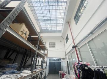 Depósito , Chacarita · Leiva y Av Corrientes - Deposito/showroom con Oficinas - 1280 m² - Montacargas y Acceso Para Camión