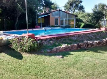 Casa · 135m² · 6 Ambientes · 3 Cocheras · Venta 3 Casas con 2 Piletas y Escritura La Granja!