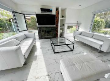 Casa · 278m² · 5 Ambientes · Venta Casa 4 Ambientes con Parque y Pileta en Haras del Sur I