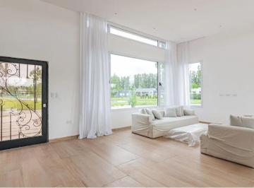 Casa · 142m² · 4 Ambientes · 1 Cochera · Venta Casa 4 Ambientes a Estrenar en Miralagos II