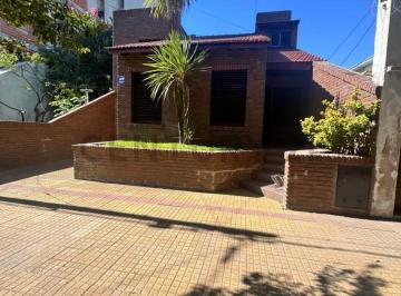 Casa · 214m² · 6 Ambientes · 2 Cocheras · 26 E/ 54 y 55 - Casa en Venta Apto Banco