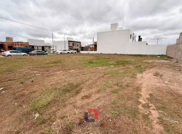 Terreno · 300m² · Lote en Campos de Manantiales (Apto Duplex)