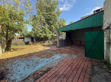 Bodega-Galpón · 200m² · 4 Ambientes · 5 Cocheras · Venta – Galpón con Oficinas | Barrio Alberdi, Rosario.