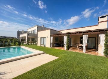 Casa · 629m² · 5 Ambientes · 4 Cocheras · Venta Casa Una Planta con Pileta en Ceibos, Puertos
