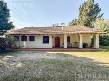 Casa · 229m² · 6 Ambientes · Casa en Venta en Los Claveles