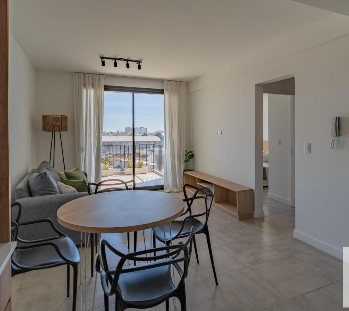 Depto 2 amb, 43m² cubiertos con balcón y parrilla — Pompeya