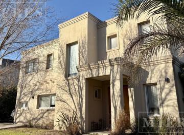 Casa · 191m² · 7 Ambientes · 1 Cochera · Casa en Venta en Ayres Plaza