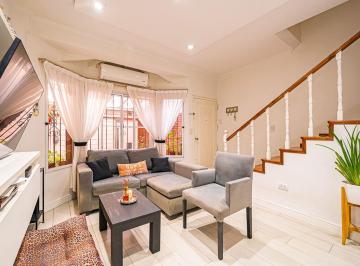 Casa · 140m² · 4 Ambientes · 1 Cochera · Venta Triplex con Cochera y Patio Parque Chacabuco
