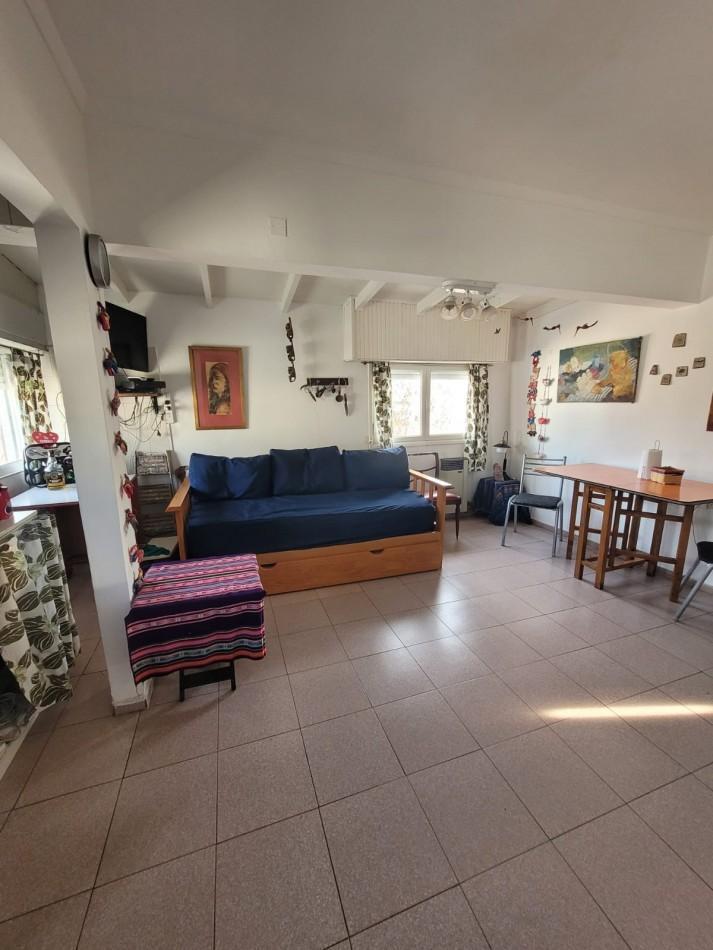 Departamento de dos ambientes, al frente, ubicado en lo mejor del barrio La Perla