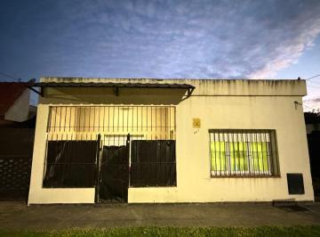 Casa de 3 ambientes, Lomas de Zamora · Casa con Dos Dorm. y Jardín en Llavallol