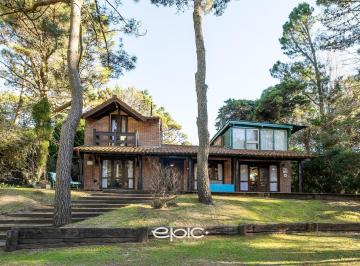 Casa · 176m² · 5 Ambientes · 1 Cochera · Casa en Venta en Cariló