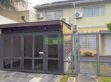 Casa · 95m² · 6 Ambientes · 1 Cochera · Triplex. 6 Amb. Impecable. Ciudad Evita. Circ. 4° Secc. 1°
