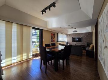 Casa · 242m² · 5 Ambientes · 3 Cocheras · Casa en Esquina en Venta en Boedo con Patio, Parrilla, Ascensor y Cochera Para 3 Autos