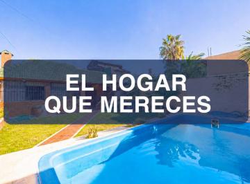Casa · 122m² · 3 Ambientes · 1 Cochera · Venta Casa Villa Luzuriaga Jardin Píleta Cochera
